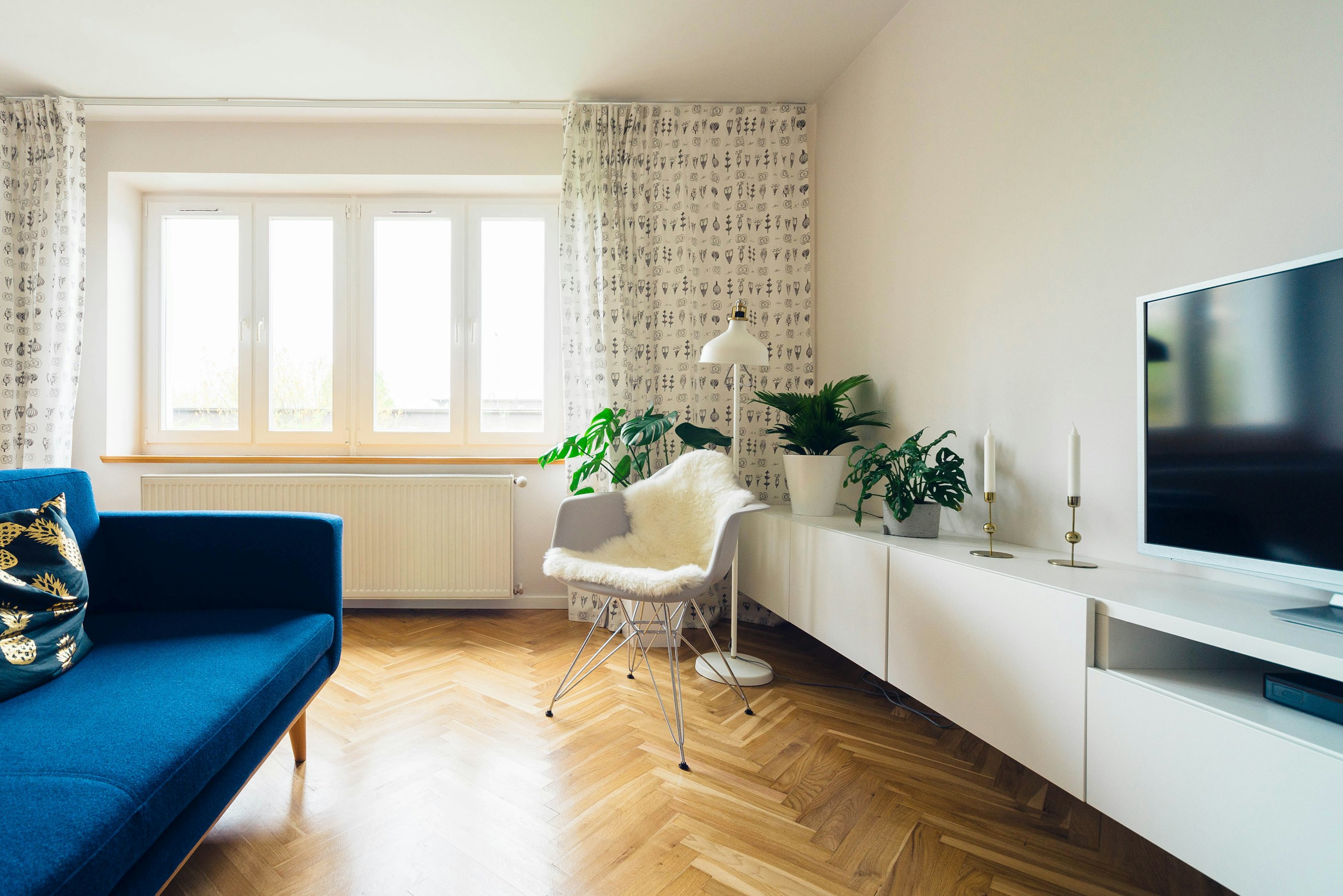 Luminous contemporary living room used as an illustrative design-direction study